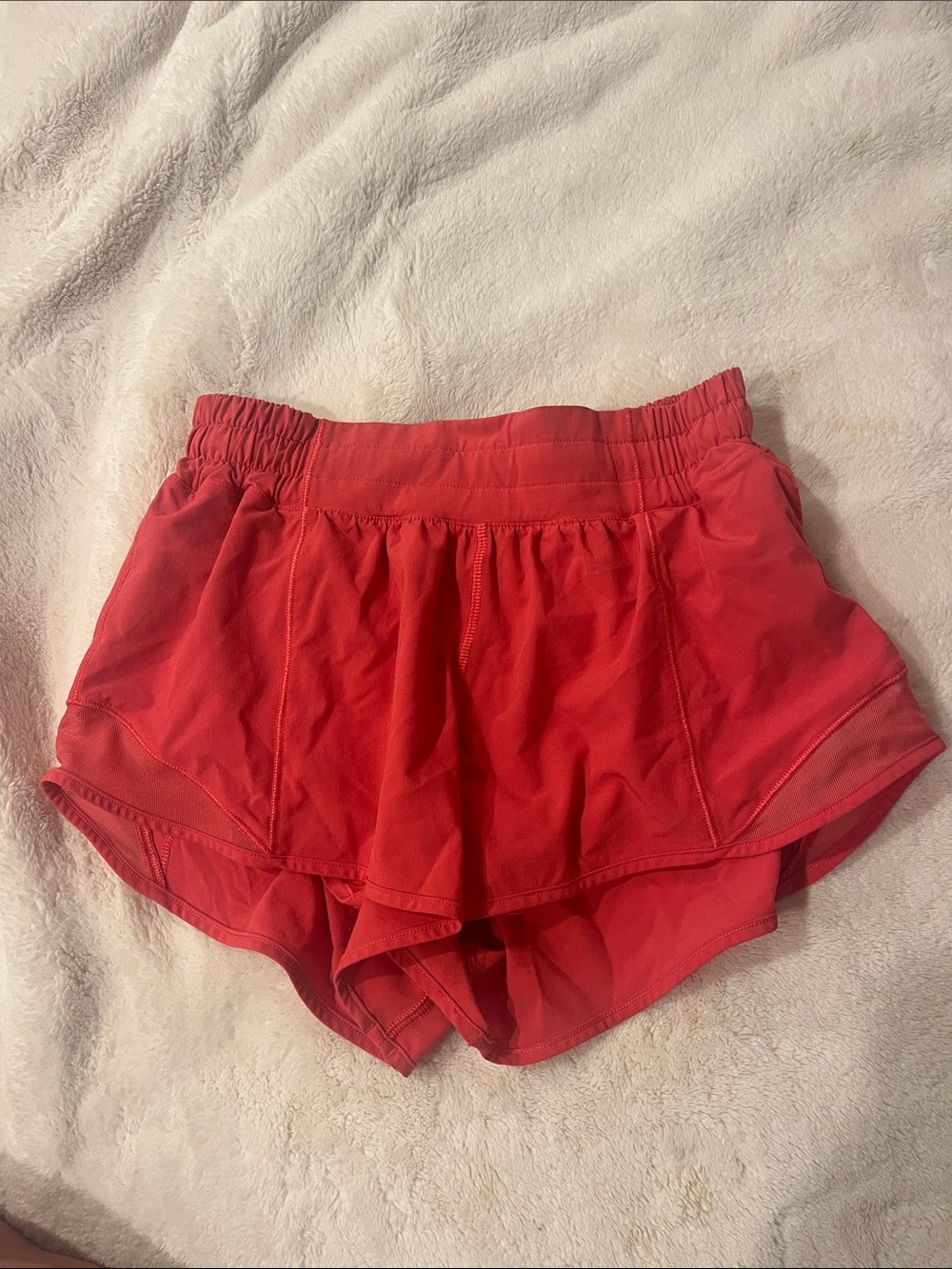 Women’s lipgloss lululemon Athletic hotty hot Shorts 2.5 low rise